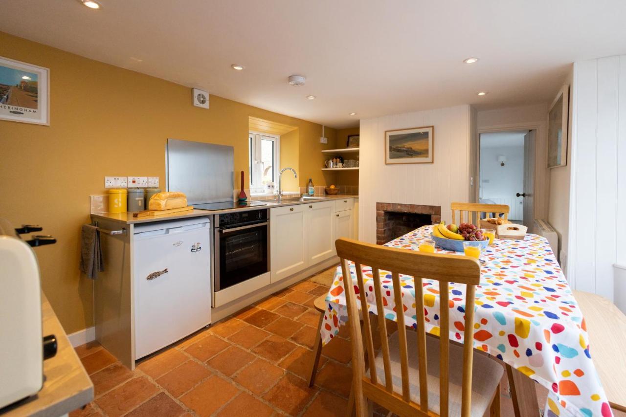 The Wave - 3 Bed Beach Front Home In Sheringham Exterior photo